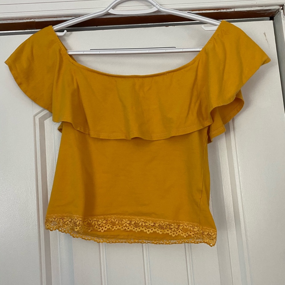 Off the Shouler Cropped Tee